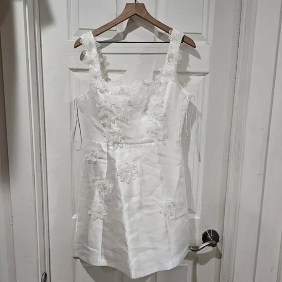 Elliat Elder Floral Decal Applique Mini Dress In White - Picture 3 of 8